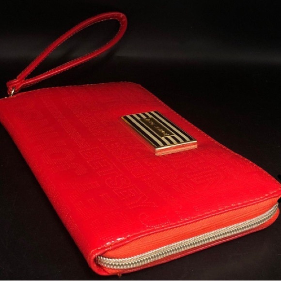 Betsey Johnson Wristlet Wallet Clutch Patent Leather Effect EUC 6inch - Picture 1 of 5